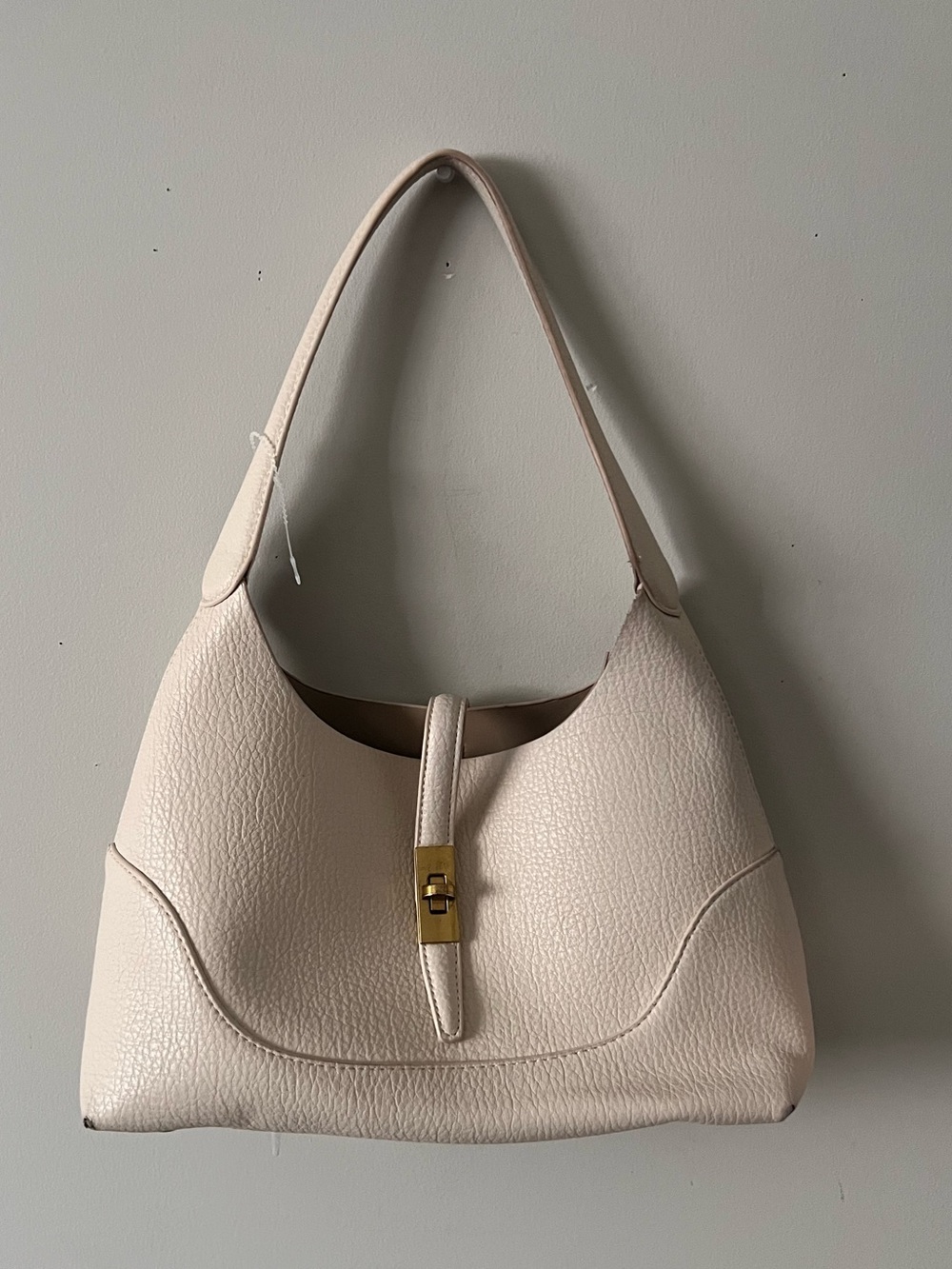 Elegant Cream Shoulder Bag with Gold Turn-Lock - Picture 3 of 5